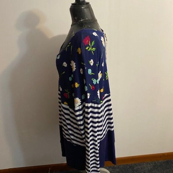 Tru Self Multi color top, size 2X - Picture 4 of 5